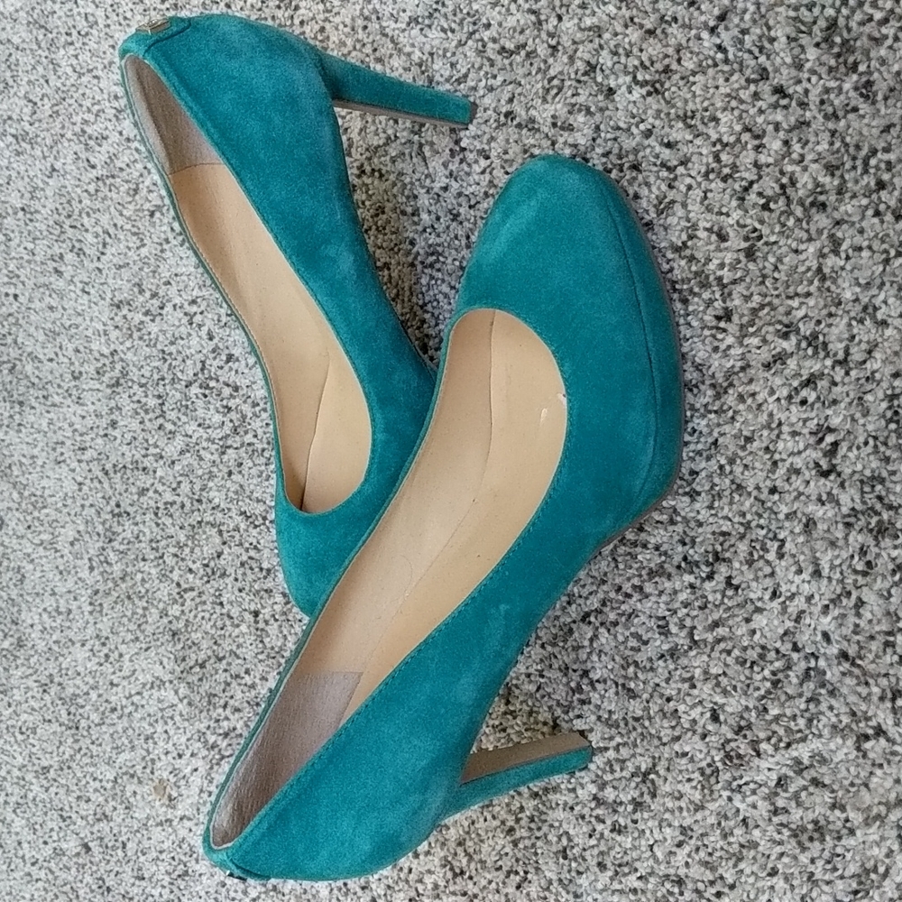 Women's teal heels